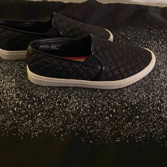 Sneakers - Picture 7 of 11